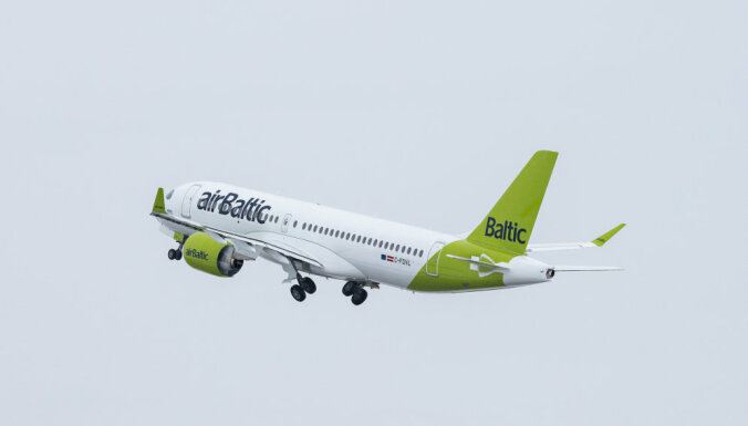 airBaltic получает двадцать первый самолет Airbus A220-300 с новой раскраской